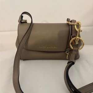 Marc Jacobs Tan Crossbody Bag with Gold Hardware and Flap Closure